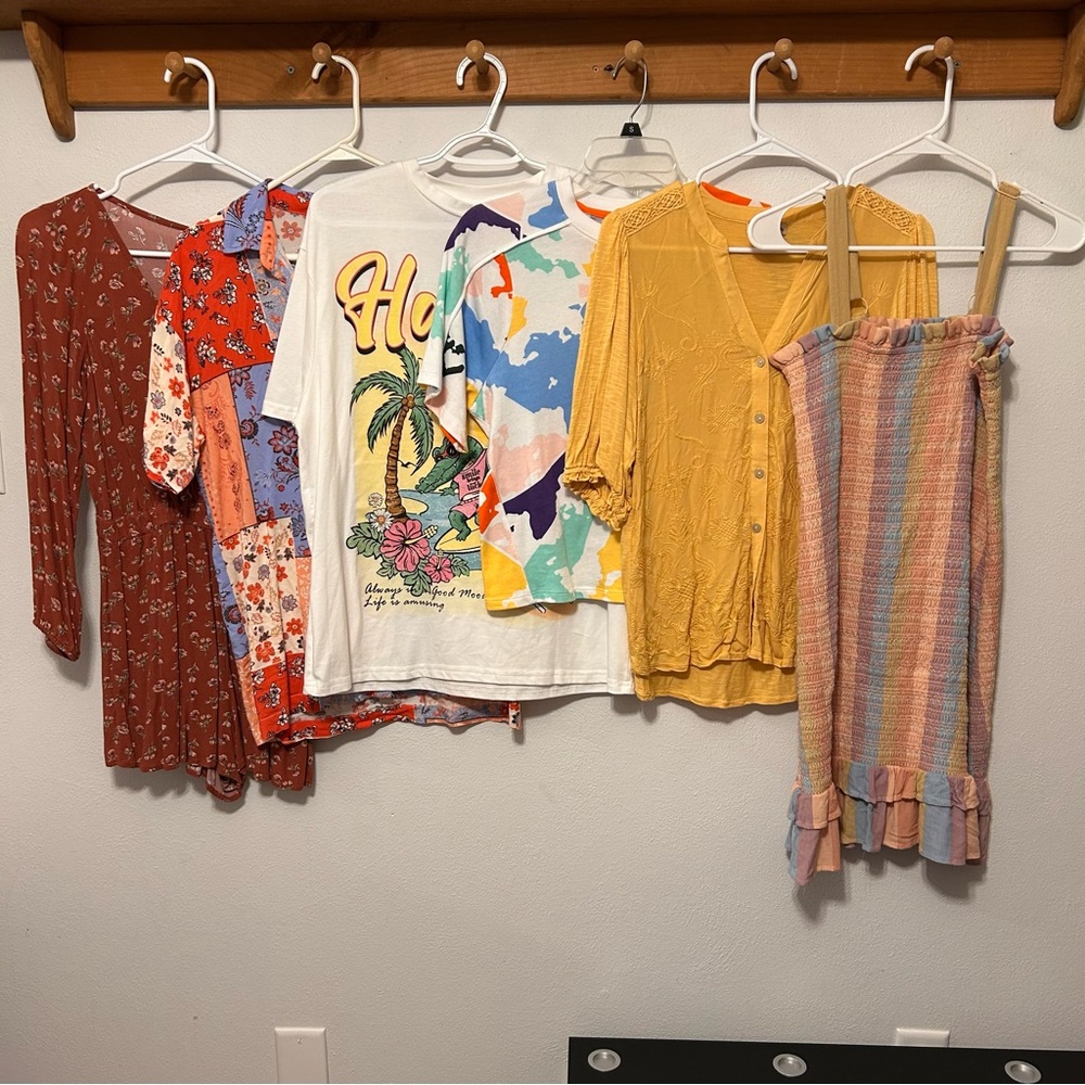 Size Small Bundle of 8 Women’s Items